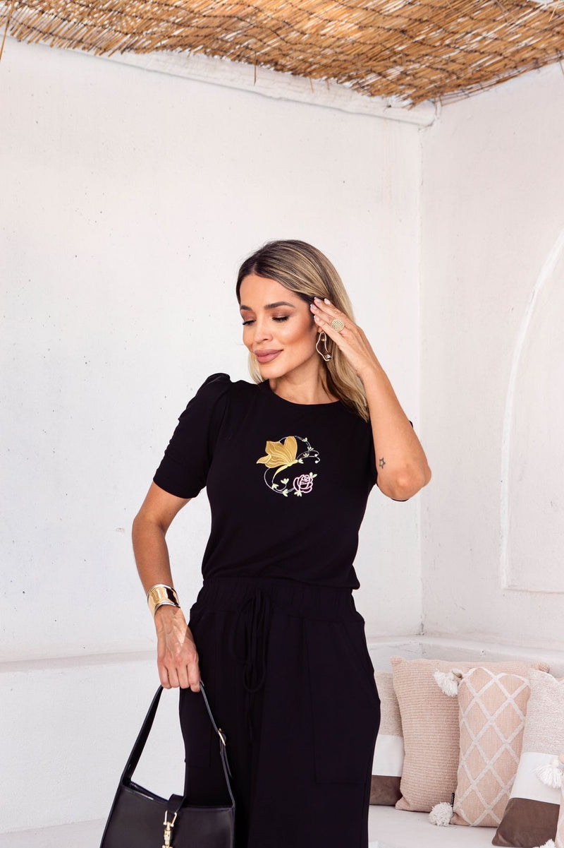 Conjunto de saia com manguinha bufante e bordado no Moletinho