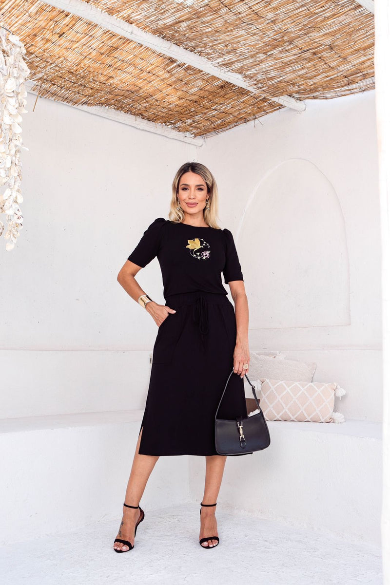 Conjunto de saia com manguinha bufante e bordado no Moletinho