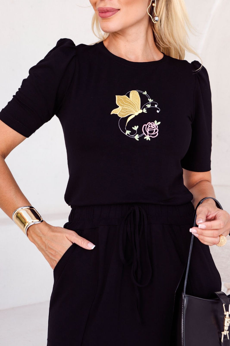 Conjunto de saia com manguinha bufante e bordado no Moletinho