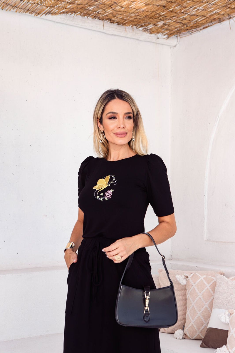 Conjunto de saia com manguinha bufante e bordado no Moletinho